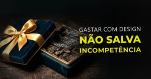 Caixa de presente com embalagem extremamente luxuosa de veludo escuro, mas completamente podre, rasgada e vazia por dentro, simbolizando a falsidade de focar apenas no design.