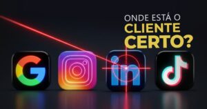 Renderização 3D com os ícones do Google, Instagram, LinkedIn e TikTok alinhados lado a lado, com uma mira a laser vermelha focada em apenas um deles, simbolizando a obrigação matemática de concentrar todo o orçamento de anúncios no canal exato que traz o cliente pronto para comprar, sem desperdiçar verba atirando no escuro.