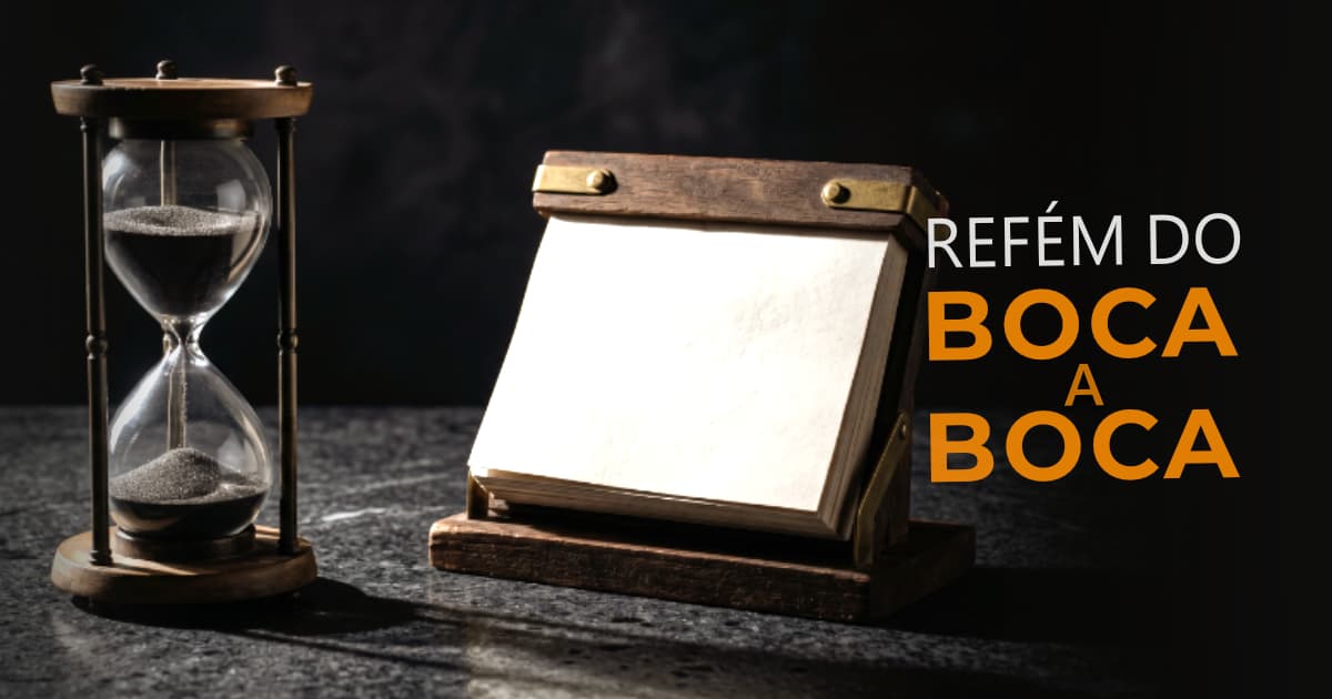 Fotografia de estúdio exibindo um calendário de mesa com os dias em branco, acompanhado de uma ampulheta parada, simbolizando a falta de controle e a espera passiva por novos clientes.
